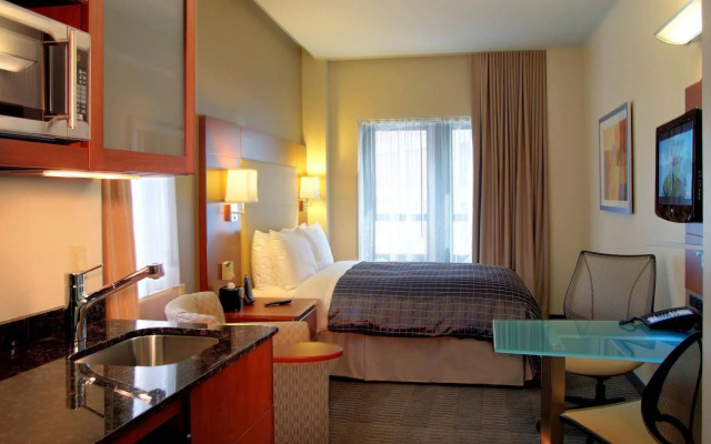 River Hotel