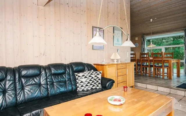 Secluded Holiday Home in Henne near Beach