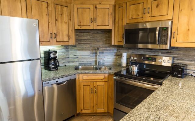 Rustice Conod with Modern Kitchen  Facilities by RedAwning