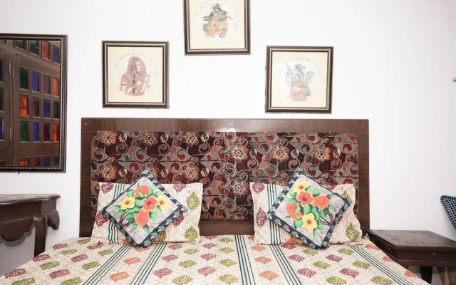 Nukkad Guest House Near City Palace Udaipur