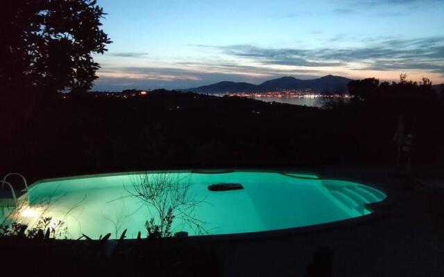 F4 a Porticcio Avec Piscine Et Vue Sur Mer