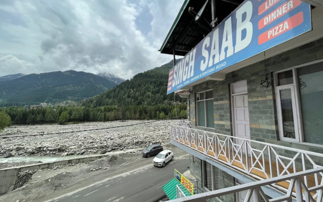Singh Saab Rooms & Cafe
