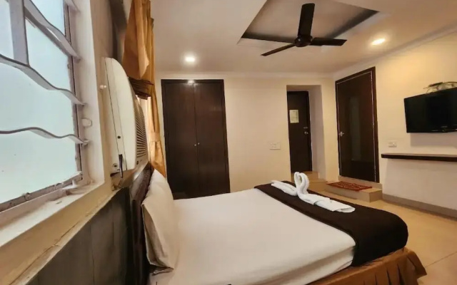 ZO Rooms Esplanade SN Banerjee Road