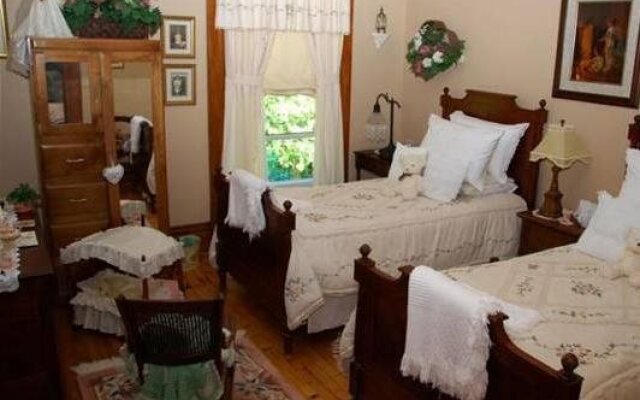 Country Doll House Bed And Breakfast