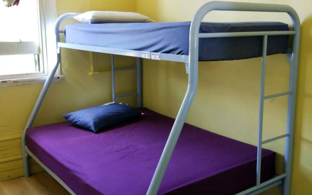 Sundancer Backpackers Resort