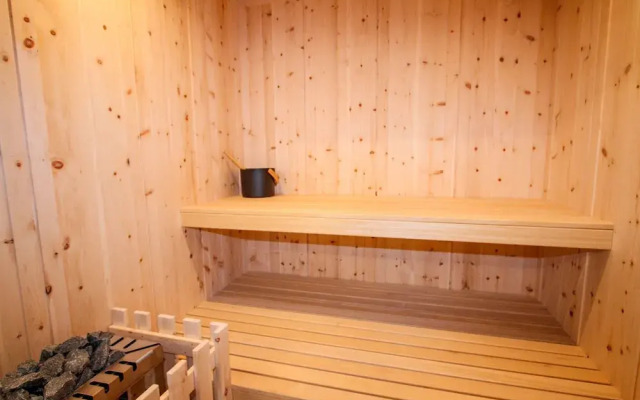 Luxury Chalet Pinzgauer Almhutte in Konigsleiten