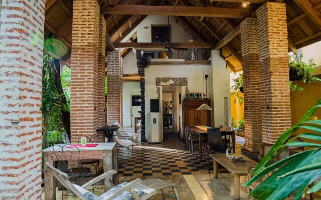 Hotel CRC-8S Cerca al Mar con Desayuno