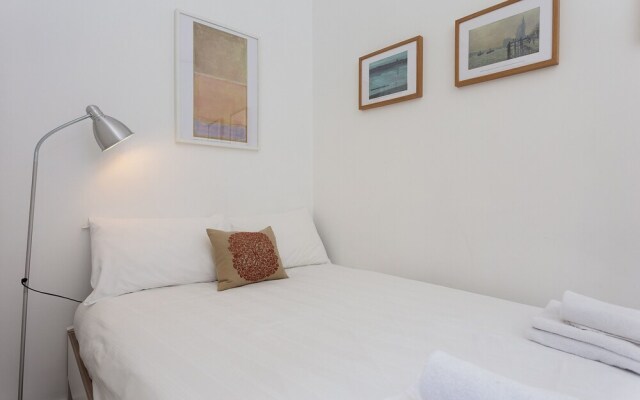 1 Bedroom Apartment In Fitzrovia Sleeps 4