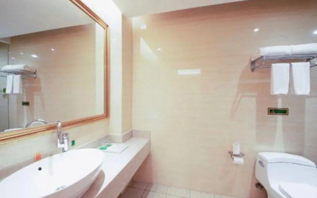 Vienna Hotel (Shanghai Gucun Park)