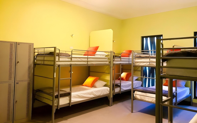 Breeze Lodge - Hostel
