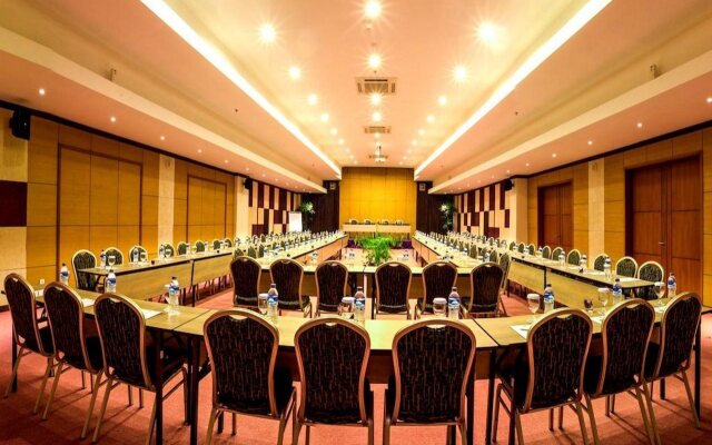 Отель Kuta Central Park