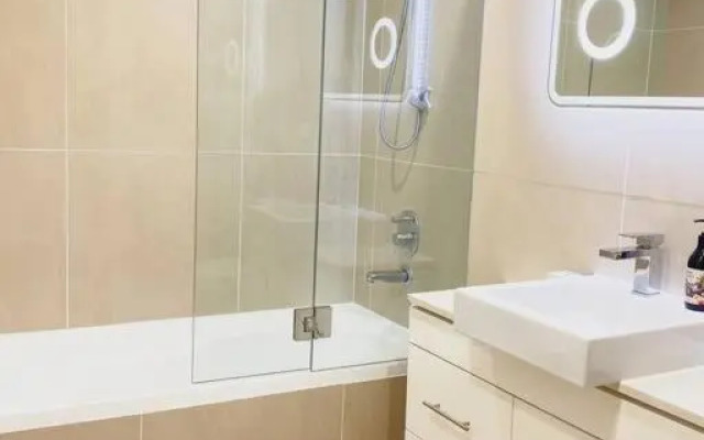 Crows Nest - Executive Penthouse - 3 Bedroom- 5km to City