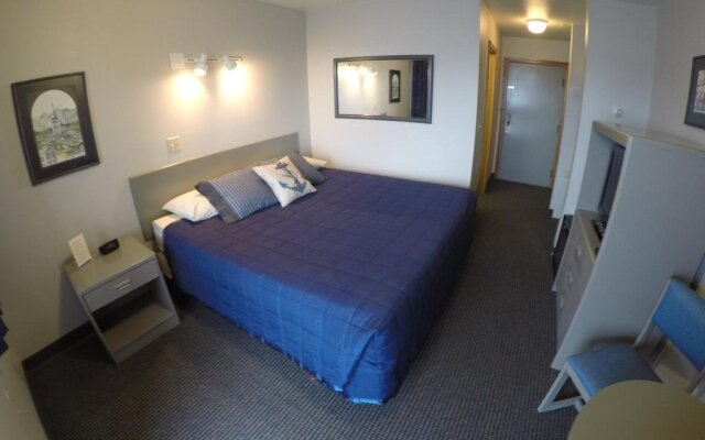 Cascade Creek Inn & Charters