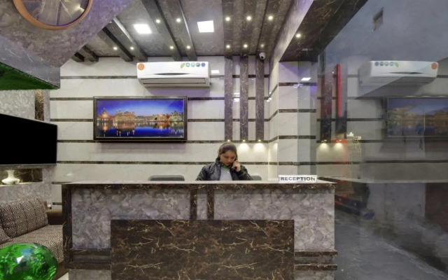 Hotel Smile Inn - 50 Meters from Golden Temple