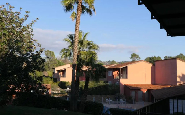 Studio meublé face au golf