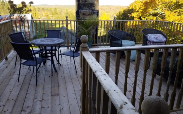 Maplehurst Manor B&B