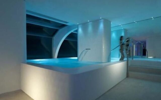 i-Suite Hotel