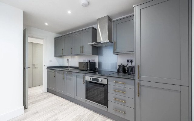 Stunning 2-bed Apartment in Camberley
