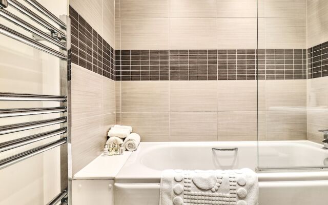 Sapphire Serviced Apartment