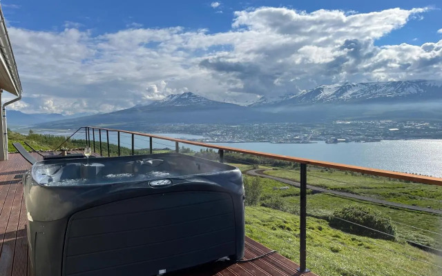 Akureyri - cabin with an amazing view