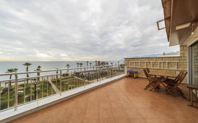 Flat With Terrace Next To Konyaalti Beach