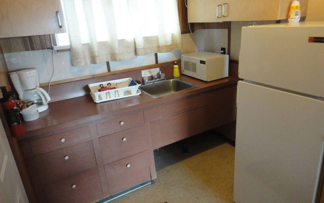 Airport Inn Motel & RV Park