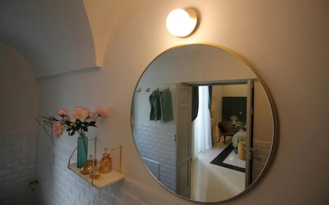 1940 Luxury Accommodations - Diamante Boutique Apartment