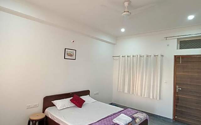 OYO HOME 84939 Choudhary White House