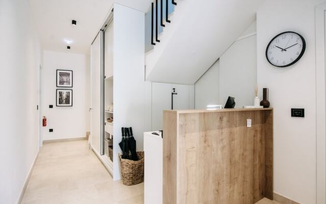Kala Luxury rooms by DuHomes