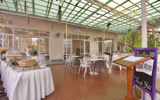 The Sea - Cret Hua Hin