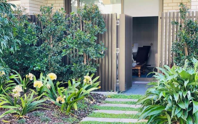Royal Executive Living Garden Executive