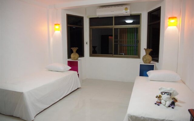 Donmueang Airport Residence Hostel