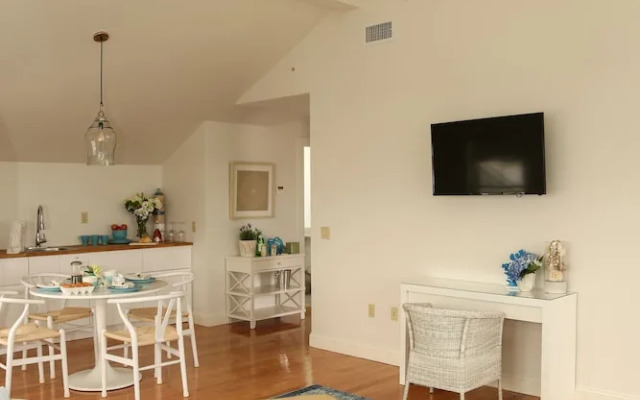The Sea Breeze Inn