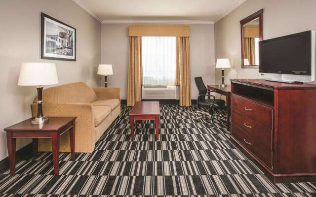 La Quinta Inn & Suites by Wyndham Dallas South-DeSoto