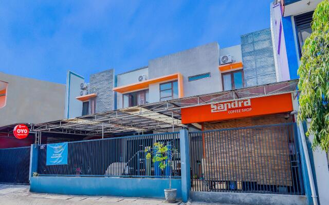 OYO Flagship 90524 Holistay Surabaya