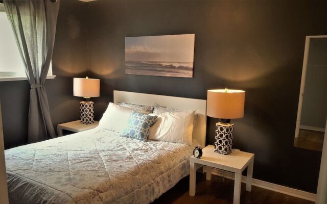 Lavish Suites - 4 Bedroom Guesthouse