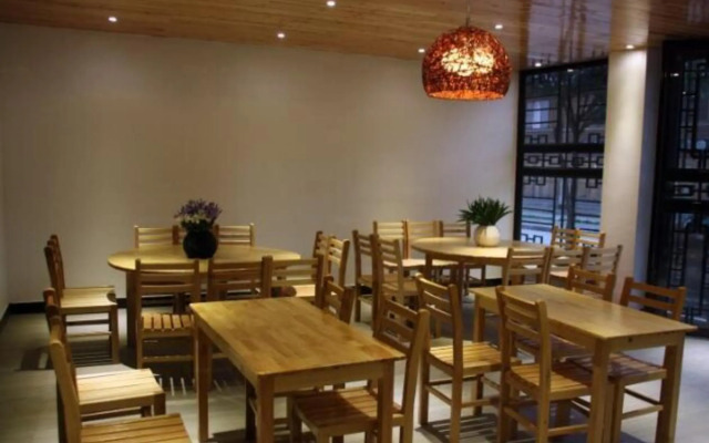 Luguhu Aishang Hotel