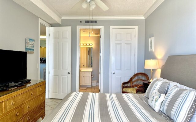 Island Royale Condos by ALBVR