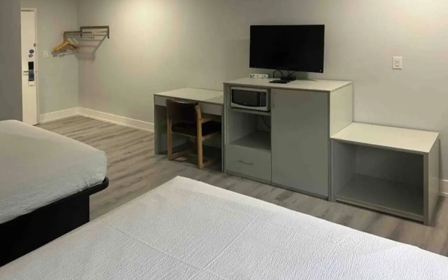 Howard Johnson Cornwall