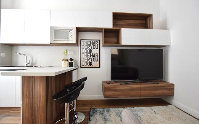 Luxury Apartment by Hi5 - Zichy Suites