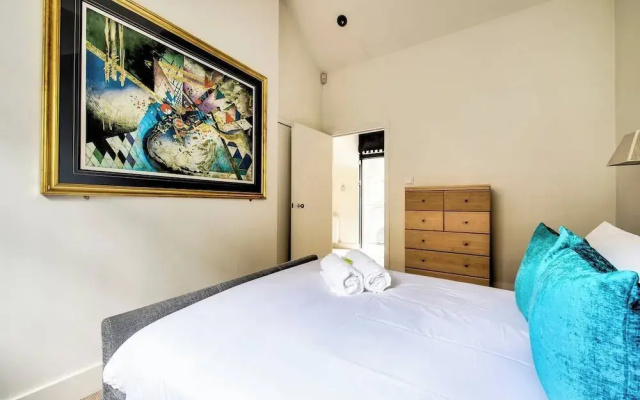 JOIVY Quiet Mews Apartment in New Town