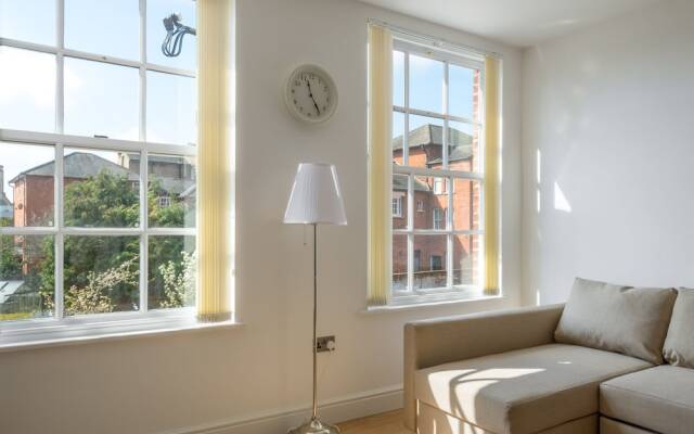 Luxurious 2 Bed Apartment in Central Bedford