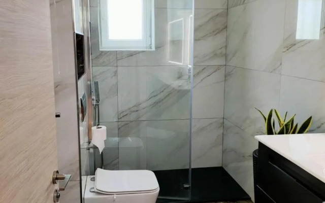 Maravillosa casa con piscina grande y bosque