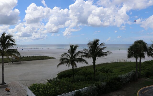 Jamaica Royale - 302 - 2 Br Condo