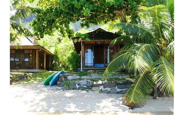 Fare Upu beach front cottage - Moorea