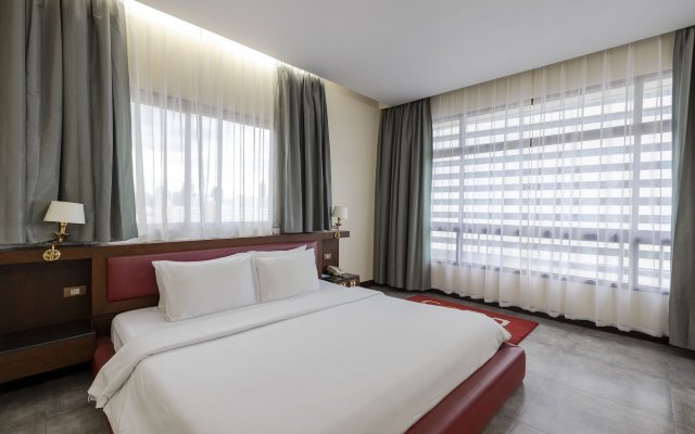 Pinnacle Lumpinee Park Hotel