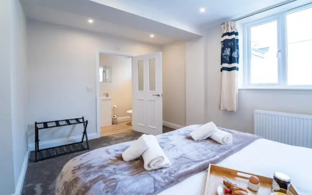 South Quay Apartment - 2 Bedrooms - 2 Bathrooms