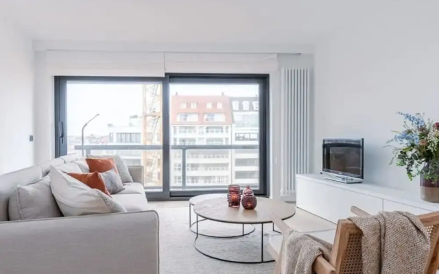 Renovated Apartment With sea View and Parking