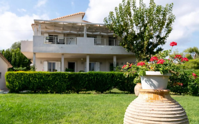 Tesys Studios & Apartments