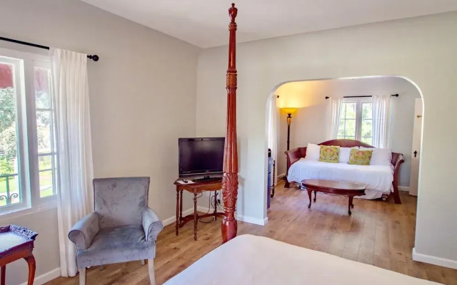 Old Yacht Club Inn Vacation Rentals